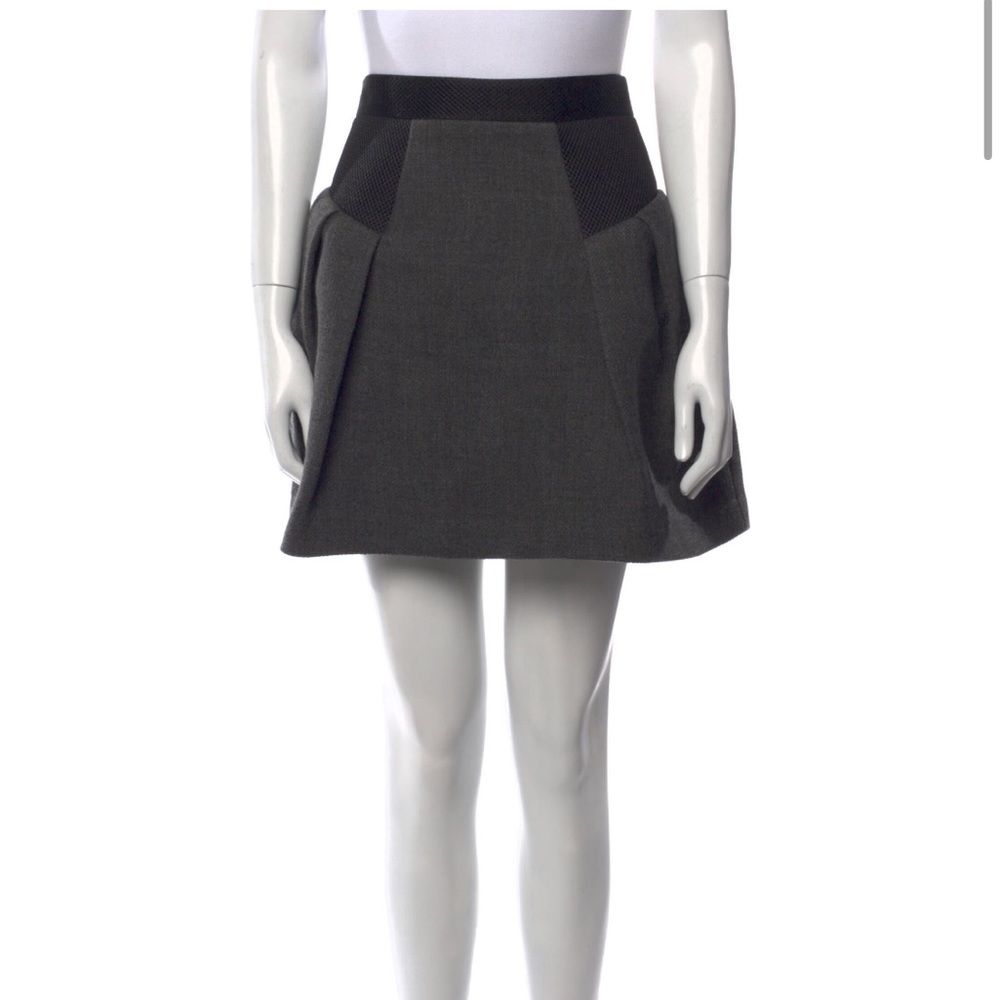 NWOT Milly Miniskirt, gray with black, exposed zipper Size 2, heavy material